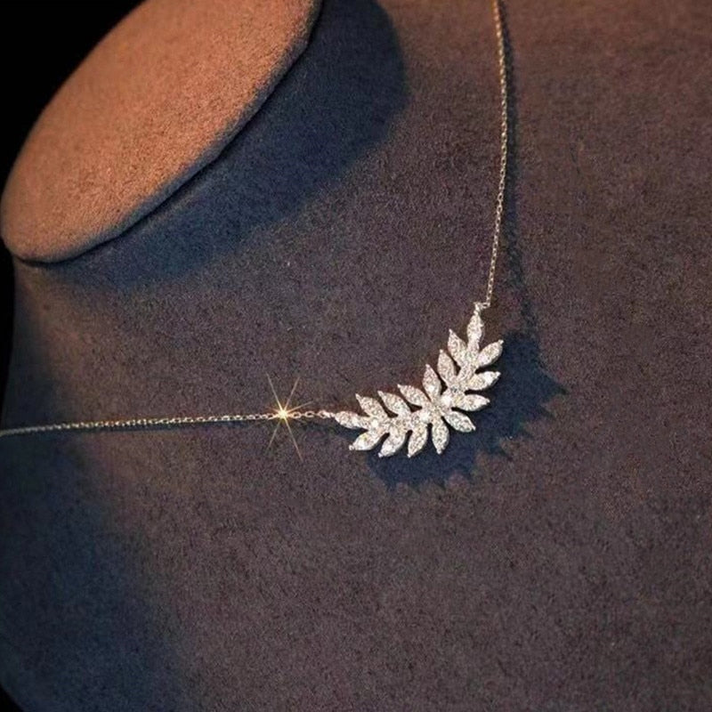 Leaf Pendant Necklace