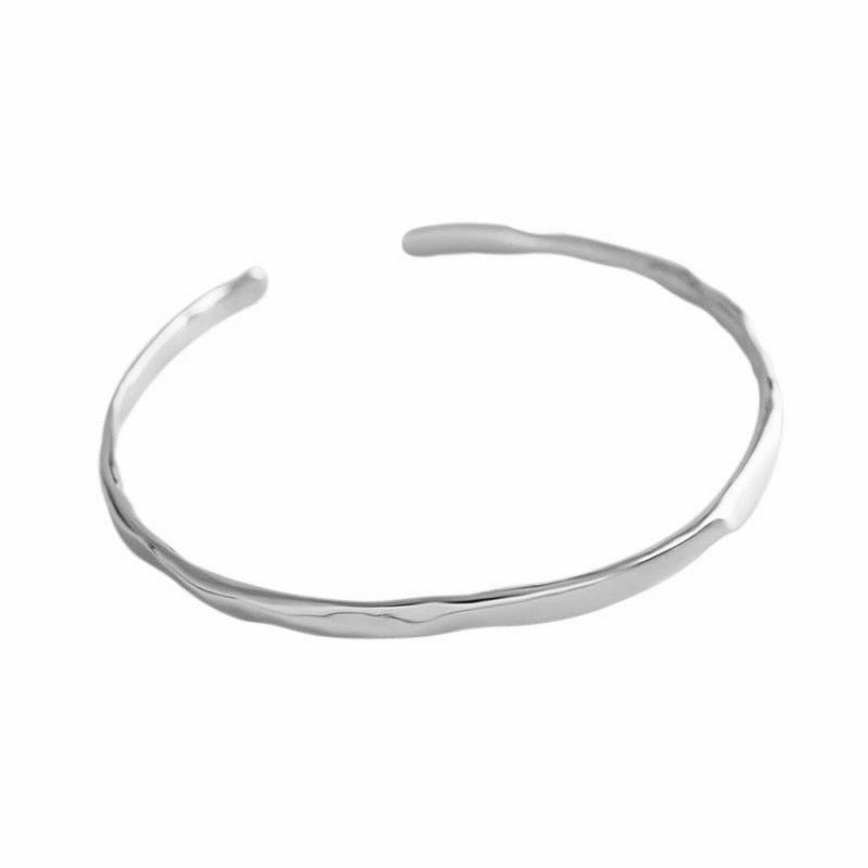 Simple White Shellfish Open Bangle