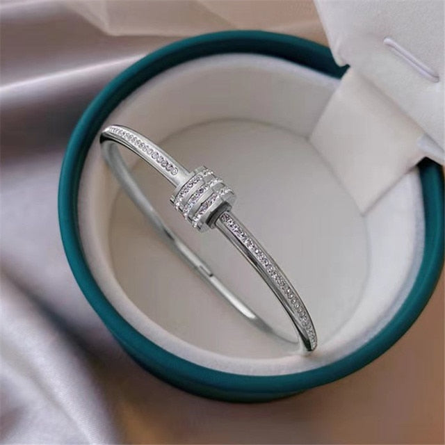 Simple White Shellfish Open Bangle